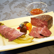 お中元 肉 内祝い お返し お肉 誕生日 お祝い 結婚祝い 御室 黒毛和牛ローストビーフ290g 送料無料 熨斗対応可 夏ギフト
