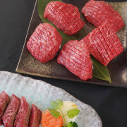 お中元 肉 内祝い お返し お肉 誕生日 お祝い 結婚祝い 黒毛和牛スリットミニステーキ牛モモ300g（5枚入） 送料無料 熨斗対応可 夏ギフト