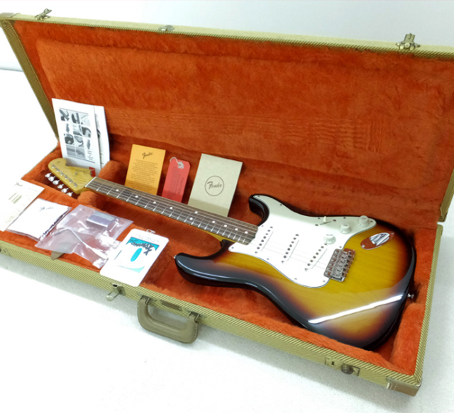 1993年 Fender Stratocaster 3tone Sunburst プレミアム ユーズド