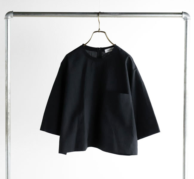 SACRA サクラ ハイカウントコットンタンブルポケットシャツ　ブラック SACRA サクラ H.COUNT COTTON TUMBLE CROPPED TOP ハイカウント