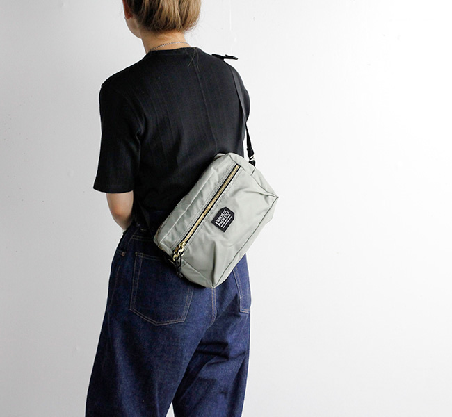 FREDRIK PACKERS フレドリックパッカーズ 420D SNUG SHOULDER M