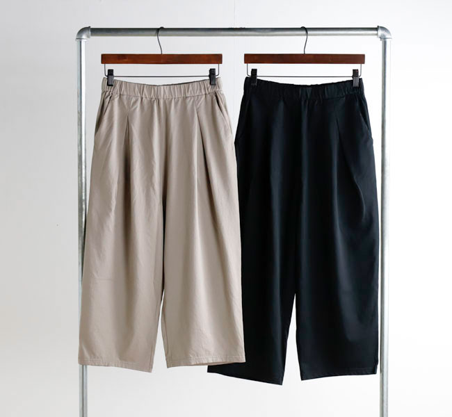 専用　evam eva  コットンタックパンツ evam eva(エヴァム エヴァ) コットン タック パンツ / cotton