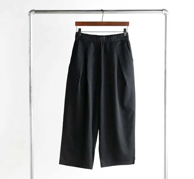 年末のプロモーション大特価！ エヴァムエヴァ eva evam コットンタックパンツ tuck cotton パンツ