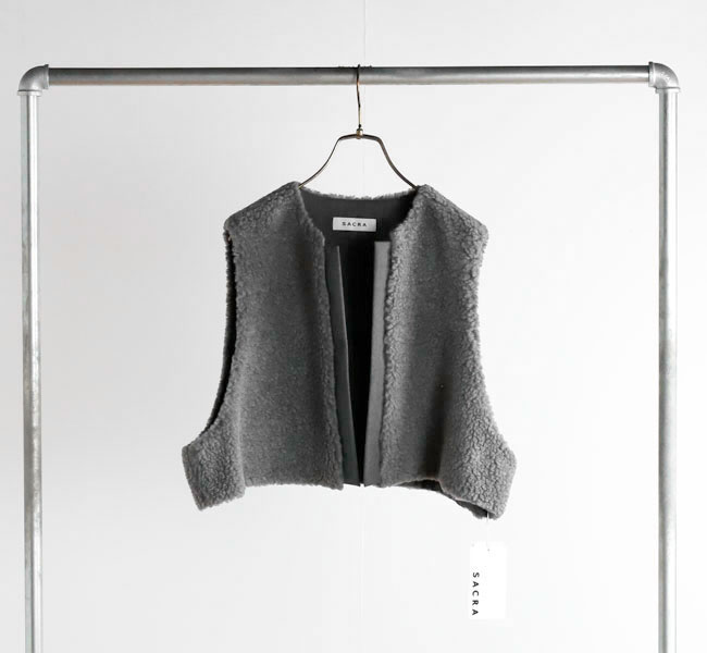 SACRA - 人気完売品❗️  SACRA  サクラ  プードルファー　ジレ SACRA（ファッション） SACRA サクラ プードルファー