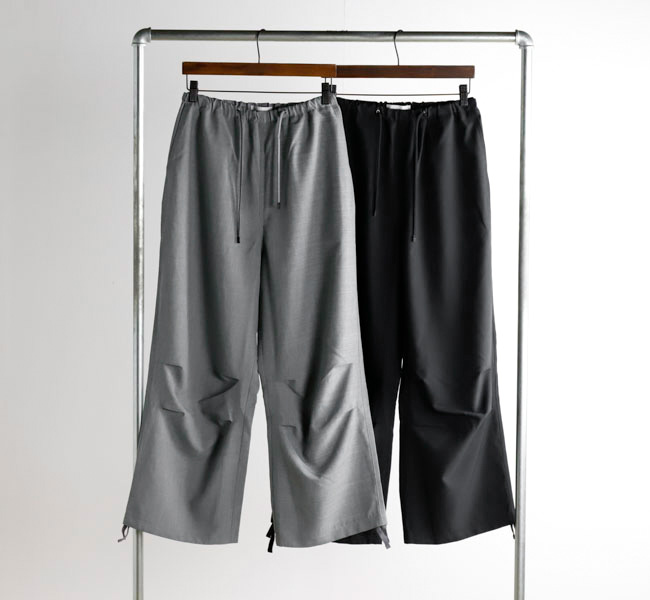 [MARKAWARE] 25ss トリプルプリーテッドイージートラウザーズ TRIPLE PLEATED EASY TROUSERS オーガニックウール 2/80