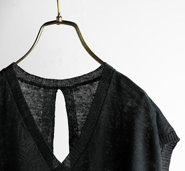 SOIL ソイル 12GG 1PLY LINEN PLAIN V-NECK VEST WITH SLIT