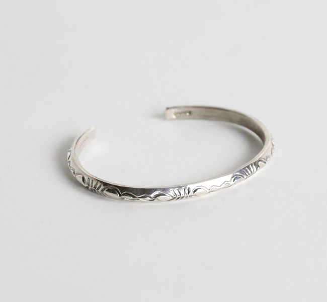 indian jewelry インディアンジュエリー ナバホ シルバー925 トライアングルバングル