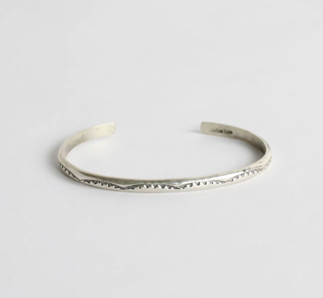 indian jewelry インディアンジュエリー ナバホ シルバー925B バングル スタンプワーク