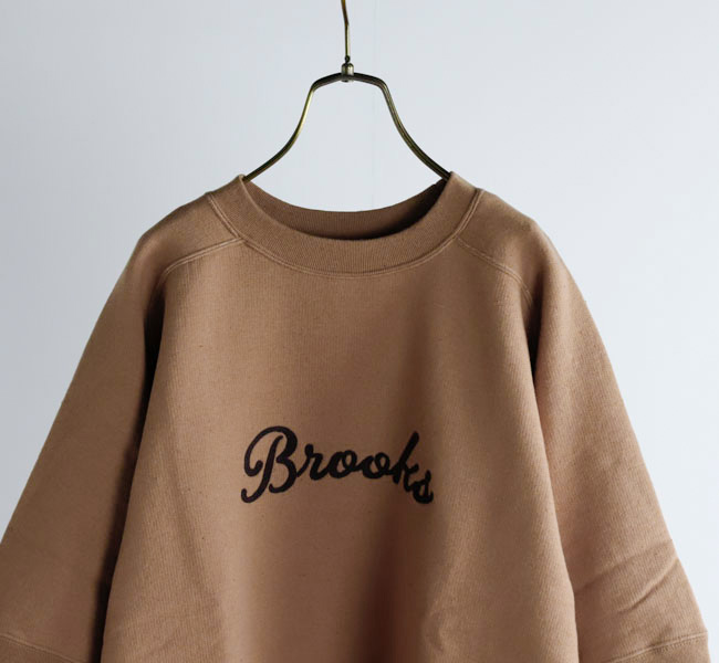 UNDYED STANDARD アンダイドスタンダード / URAKE S/S PT SWEAT ACACIA / UNS25SST008C / 半袖 Tシャツ / ロゴ / 半袖スウェット / ユニセックス / 日本製 / 2025春夏 UNDYED STANDARD アンダイドスタンダード URAKE S/S EMB SWEAT (BROOKS