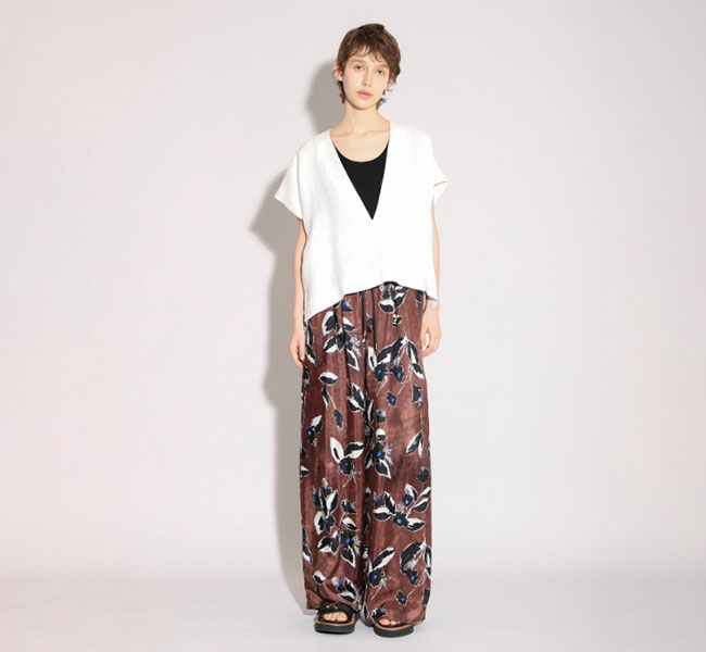 SACRA＊リーフプリント プルオーバー リネン 麻100% Capri Slub Linen Wholesale Fabric in Silver – Urquid Linen