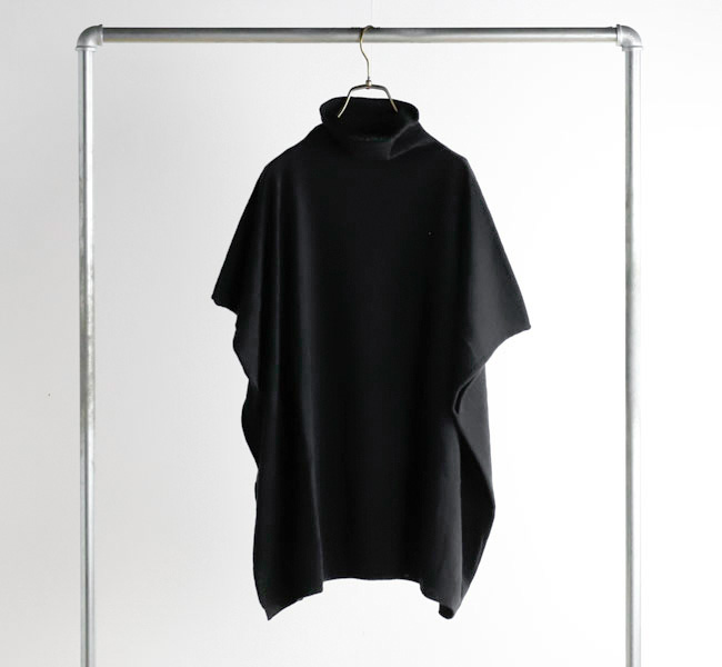 evam eva エヴァムエヴァ　ウールポンチョ　未使用品 evam eva エヴァムエヴァ ウールポンチョ 未使用品 evam eva ウール