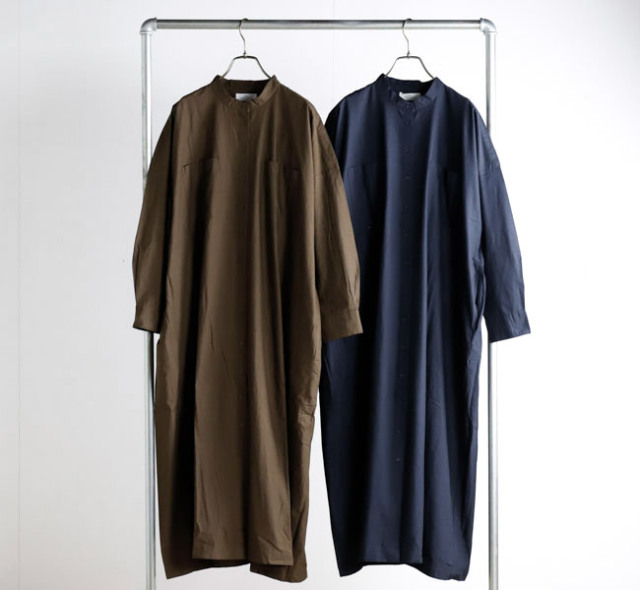 SOIL ソイル NSL26523 コットンポプリン バンドカラー バックギャザーワンピース 40s COTTON POPLIN PLAIN BAND COLLAR BACK SIDE GATHERED DRESS