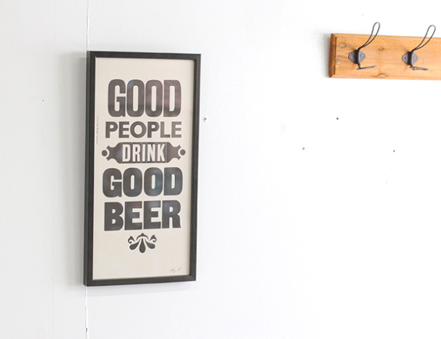 A TWO PIPE PROBLEM LETTERPRESS 　 “GOOD PEOPLE DRINK GOOD BEER”  Mサイズ