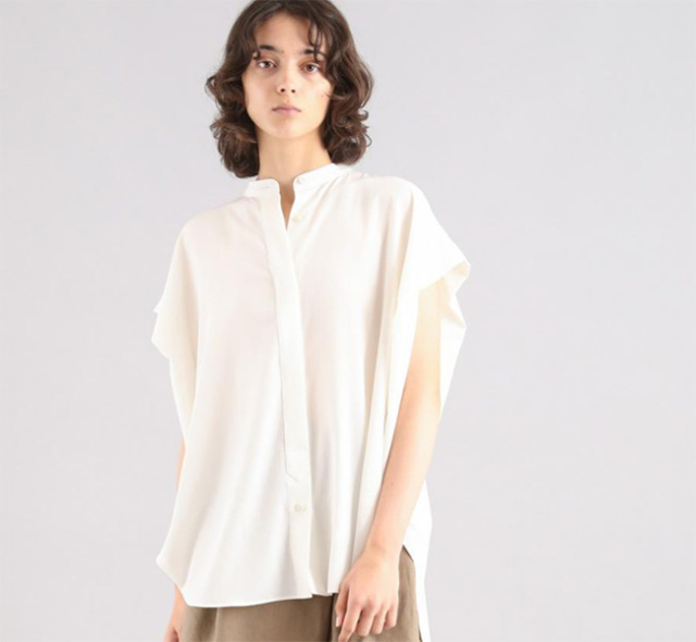【極美品】SACRA サクラ TRIACE MICRO CREPE TOP 白 SACRA サクラ TRIACE MICRO CREPE TOP バンドカラートップ 125119071