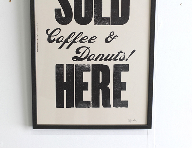 A TWO PIPE PROBLEM LETTERPRESS SOLD COFFEE & DONUTS HERE Lサイズ