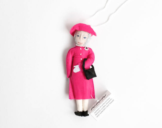 SILK ROAD BAZAAR シルクロードバザー フェルトオーナメント Queen Elizabeth-Magenta Dress エリザベス女王