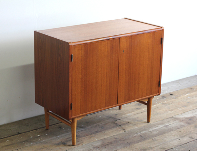 デンマークヴィンテージ　チークキャビネット　北欧家具