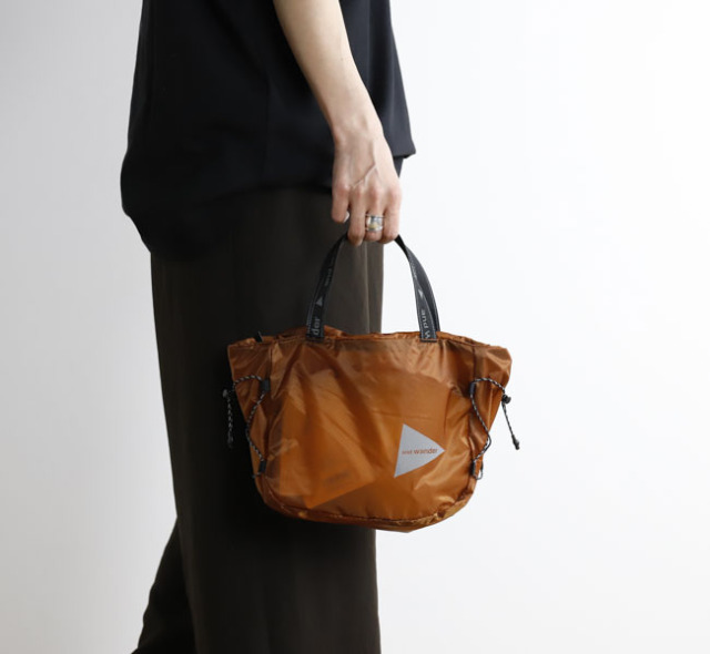 and wander アンドワンダー 5746985134 トートバッグ sil mini tote bag