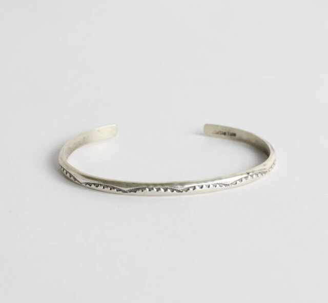 indian jewelry インディアンジュエリー ナバホ シルバー925B バングル スタンプワーク