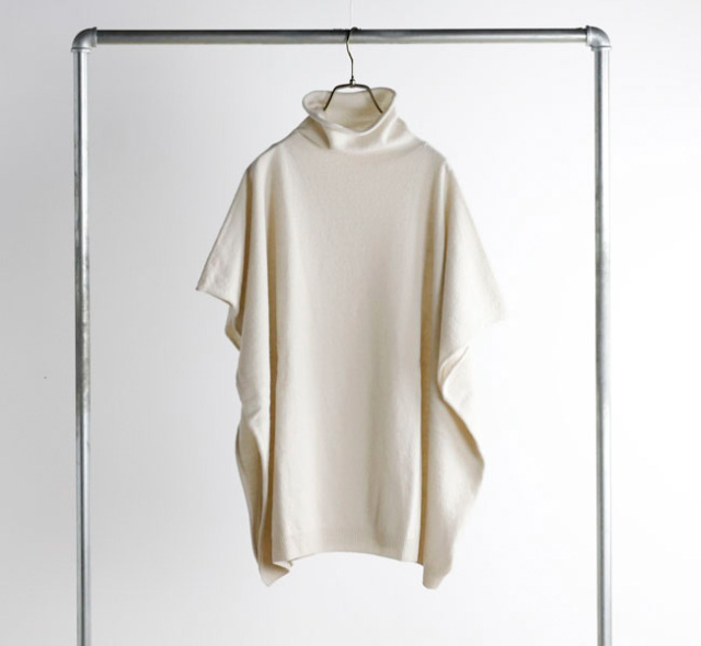 evam eva エヴァムエヴァ　ウールポンチョ　未使用品 evam eva エヴァムエヴァ E253K077 ウールポンチョ wool poncho