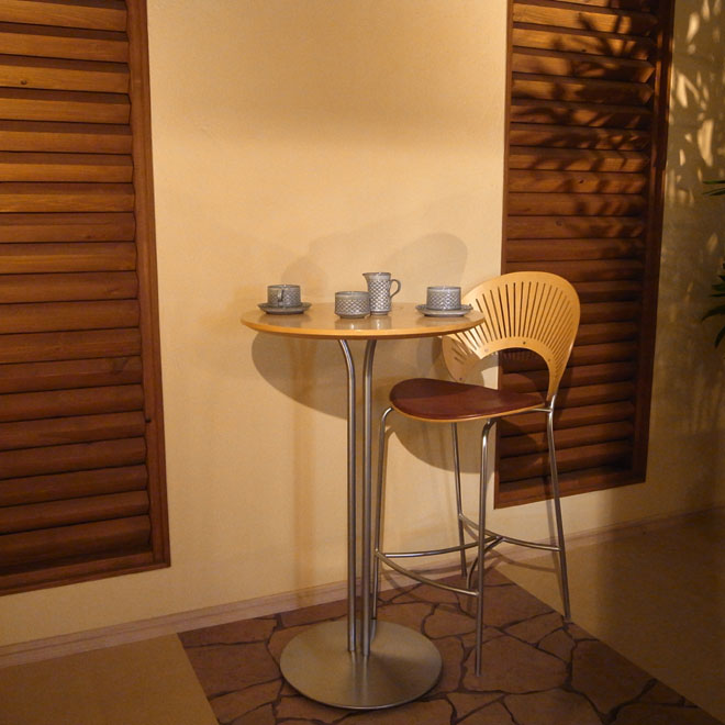 ナナ・ディッツェルの8006トバゴカフェテーブル