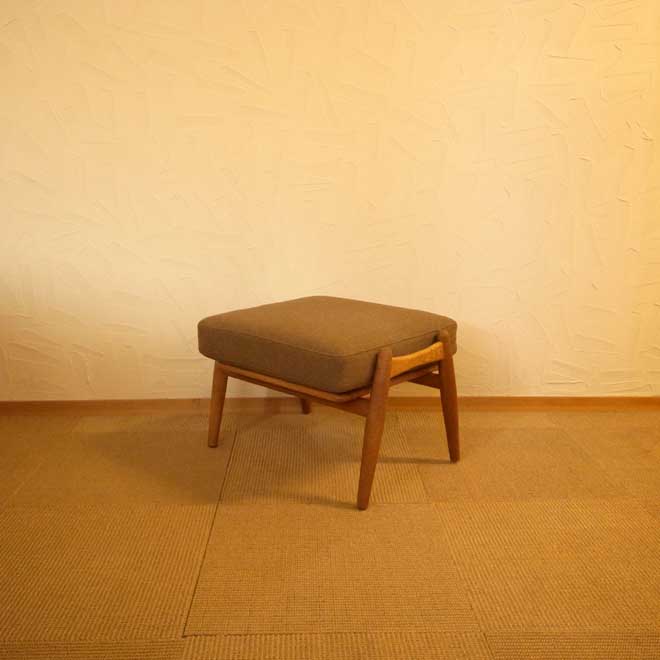 ハンス・J・ウェグナーのGE240オットマン