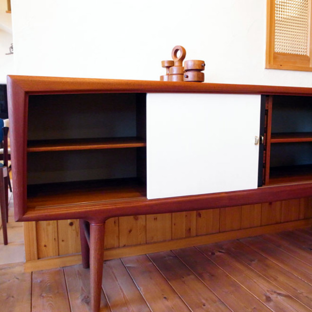 デンマーク製のサイドボード