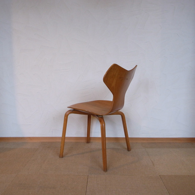 Arne Jacobsen / アルネ・ヤコブセン フリッツ・ハンセン 3130グランプリチェア 【ビーチ】