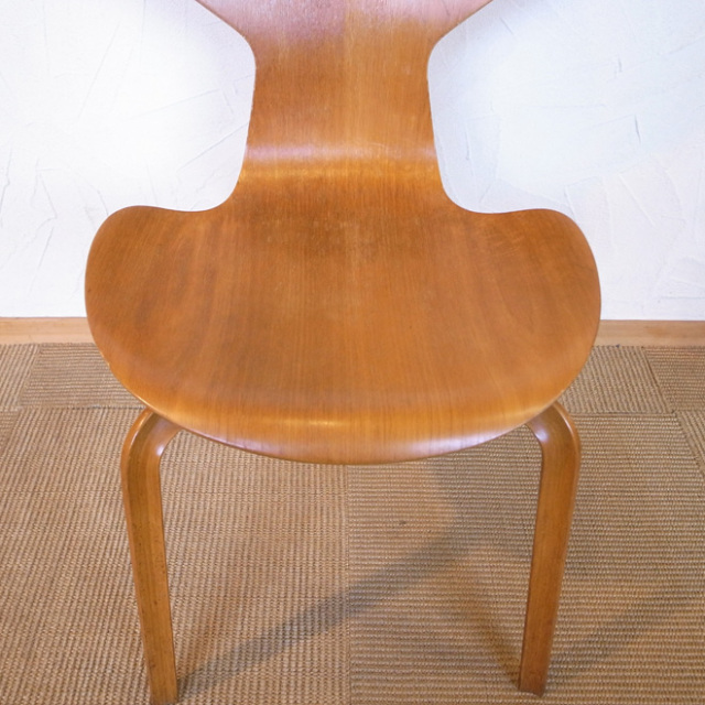 Arne Jacobsen / アルネ・ヤコブセン フリッツ・ハンセン 3130グランプリチェア 【ビーチ】