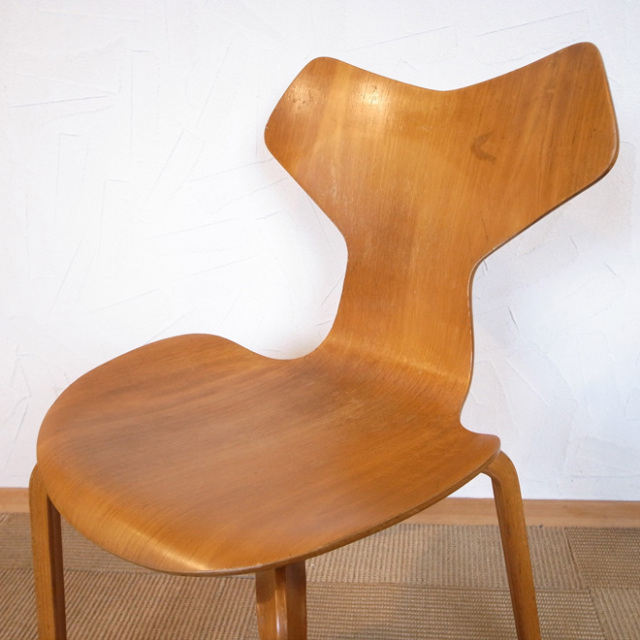 Arne Jacobsen / アルネ・ヤコブセン フリッツ・ハンセン 3130グランプリチェア 【ビーチ】