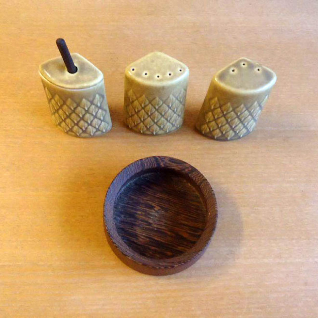 イェンス・クイストゴーのレリーフ/コンディメントセット