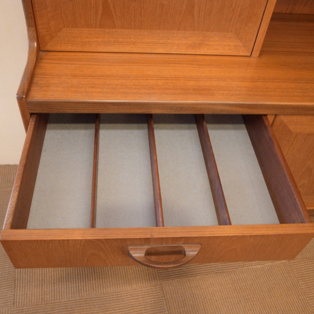  E.GOMME  G-PLAN　キャビネット付サイドボード