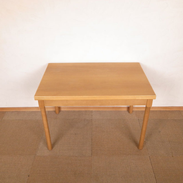 ボーエ・モーエンセンのテーブル