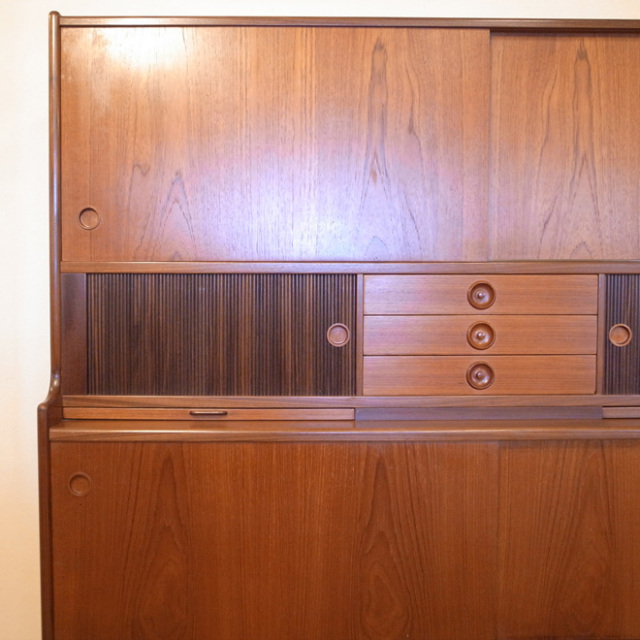 Johannes Andersen / ヨハネス・アンダーセン   カップボード【チーク】