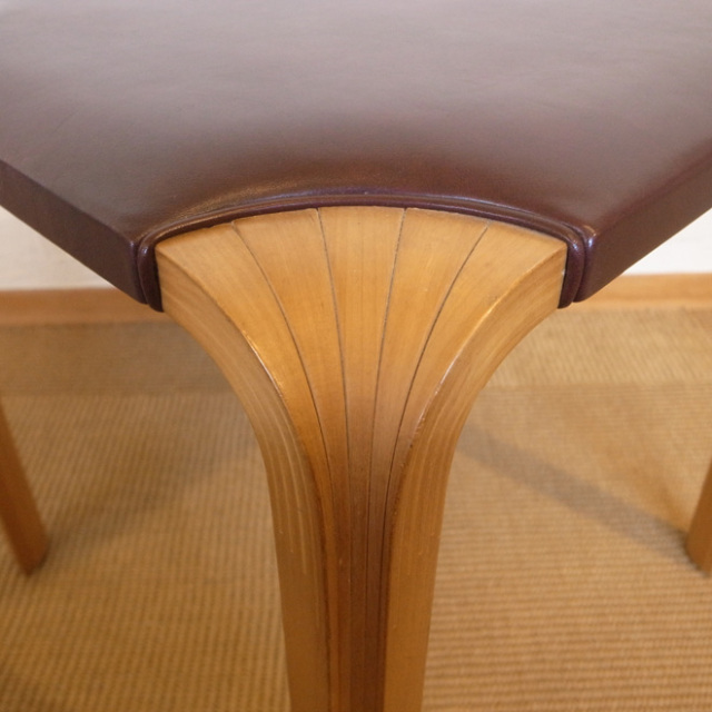 Alvar Aalto / アルヴァ・アアルト  x601 スツール【レザー】