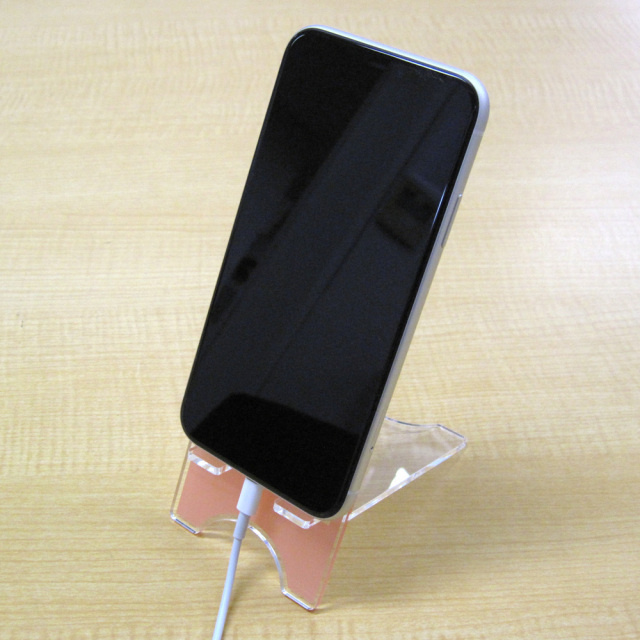 アクリルスマホスタンド　コート柄　バスケ