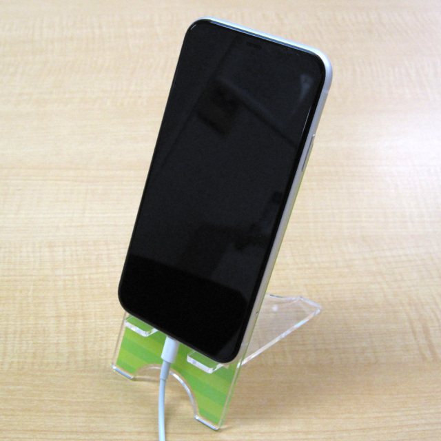 アクリルスマホスタンド　コート柄　サッカー