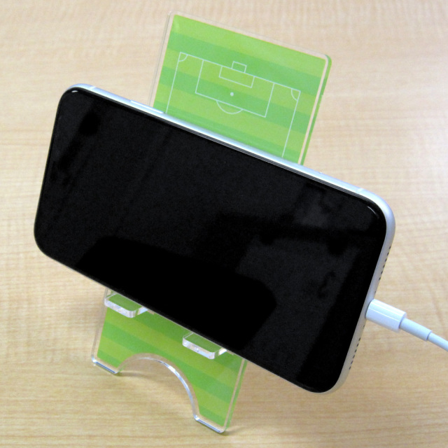 アクリルスマホスタンド　コート柄　サッカー
