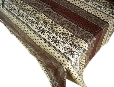 プロヴァンステーブルクロステフロン撥水加工（小花＆小紋柄・カプチーノ）160×250cmサイズ【フランス】 NAP_25_208e