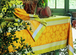プロヴァンステーブルクロスジャガード織りテフロン撥水加工（ぶどうの葉・グリーン×イエロー）170×250cmサイズ【フランス】 NAP_25_43e