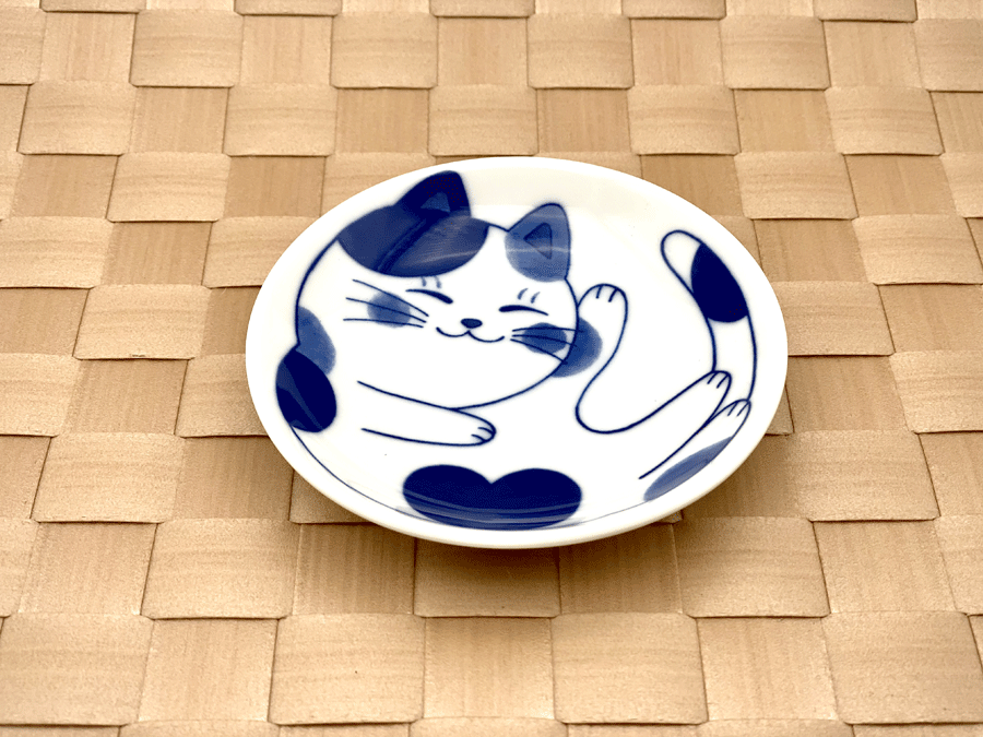 和食器ぷらり】ほのぼのお昼寝ねこちゃん ねこちぐら小皿（みけ）