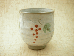 アウトレット和食器　間取ぶどう湯呑み(赤）