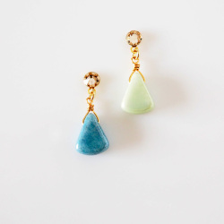 チェコガラス顔周り明るいトライアングル