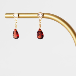 ガーネット揺れる天然石ファセットカット