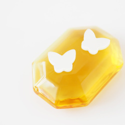 【送料無料】白蝶貝 プティ・パピヨン/ミディアムの貼るピアス