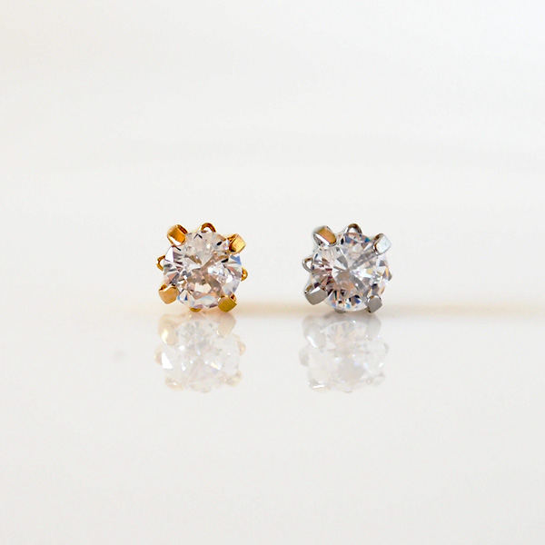 輝く一粒キュービックジルコニア4mmの貼るピアス