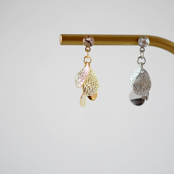 人魚マーメイドのうろこの貼るピアス