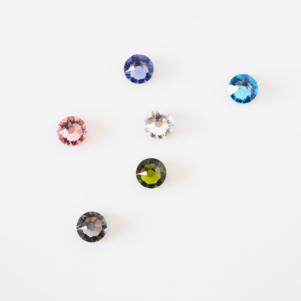 貼るピアス/スワロフスキー顔周り明るい6mm