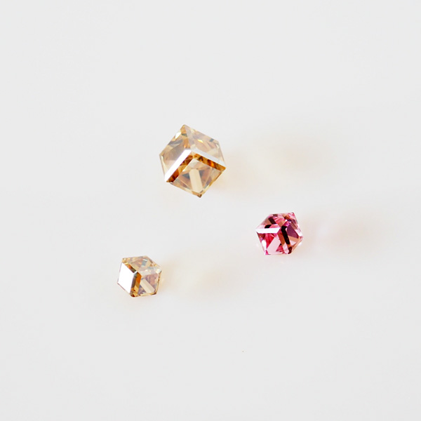 new！スワロフスキーライトローズミル打ち1粒ピアス イヤリング new！スワロフスキーライトローズミル打ち1粒ピアス イヤリング