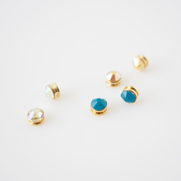 貼るピアス 一粒スワロフスキー4mm